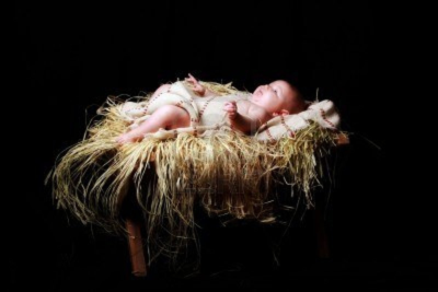 Baby-jesus-lying-in-the-manger
